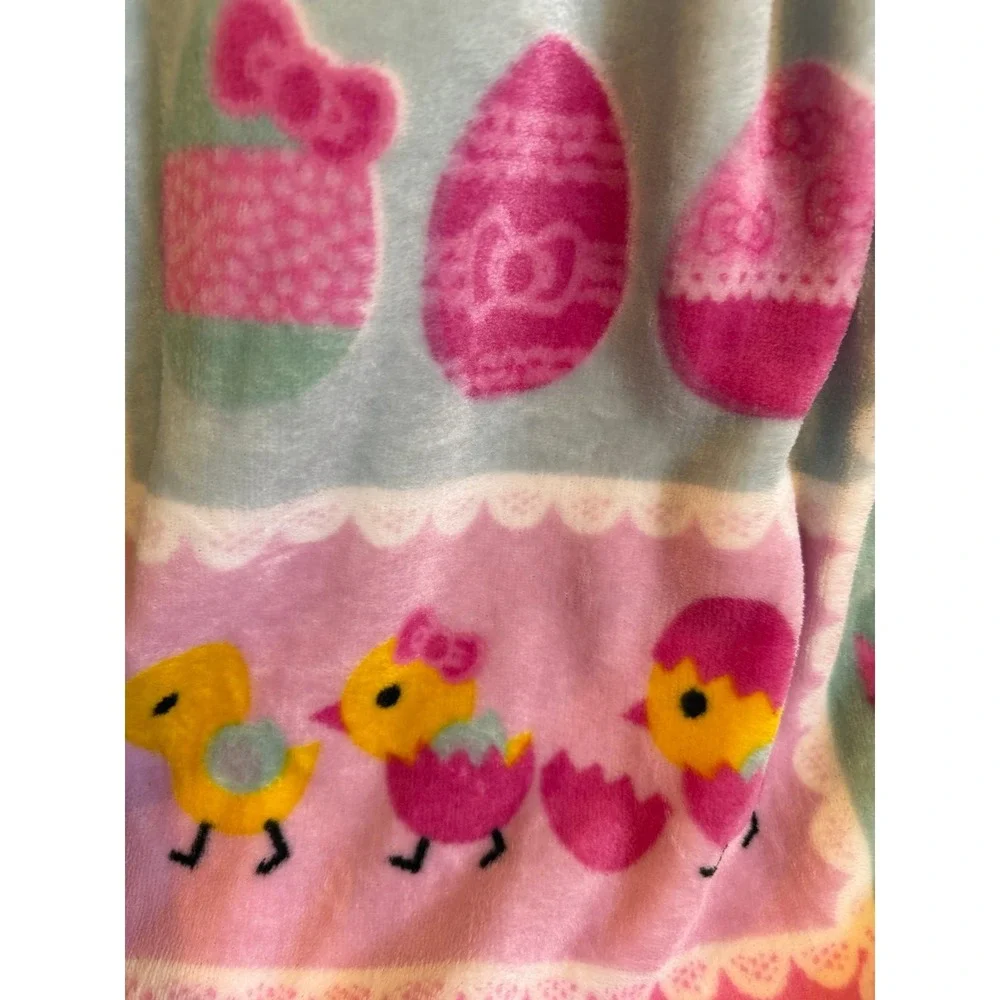 Hello Kitty NWT Pink & Aqua Easter Chicks Spring Silk Touch Throw Measures 50x70